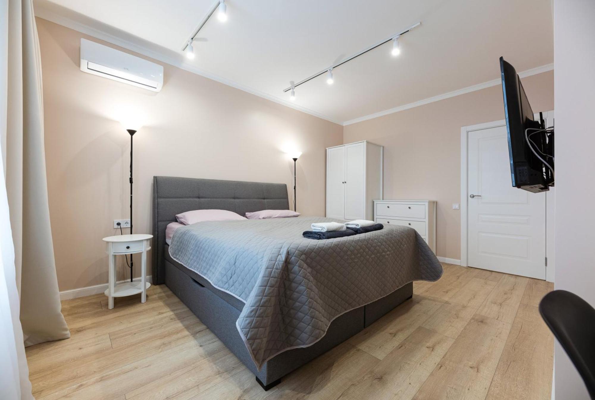 Квартири Люкс Метро Чернігівська Apartment เคียฟ ภายนอก รูปภาพ